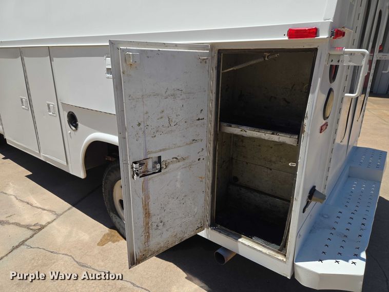 image for item EW0140 2003 Chevrolet Express utility van
