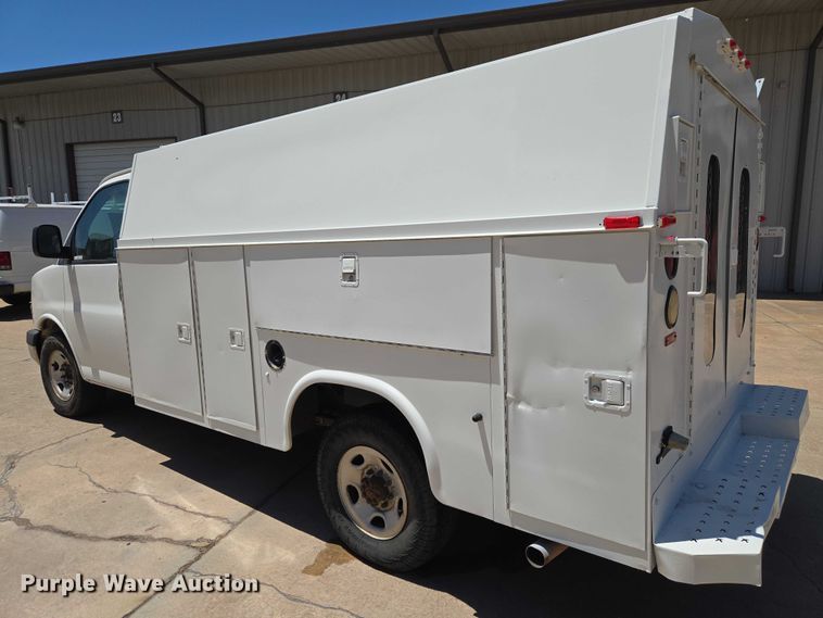 image for item EW0140 2003 Chevrolet Express utility van