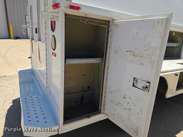 image for item EW0140 2003 Chevrolet Express utility van