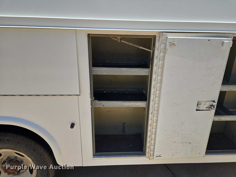 image for item EW0140 2003 Chevrolet Express utility van