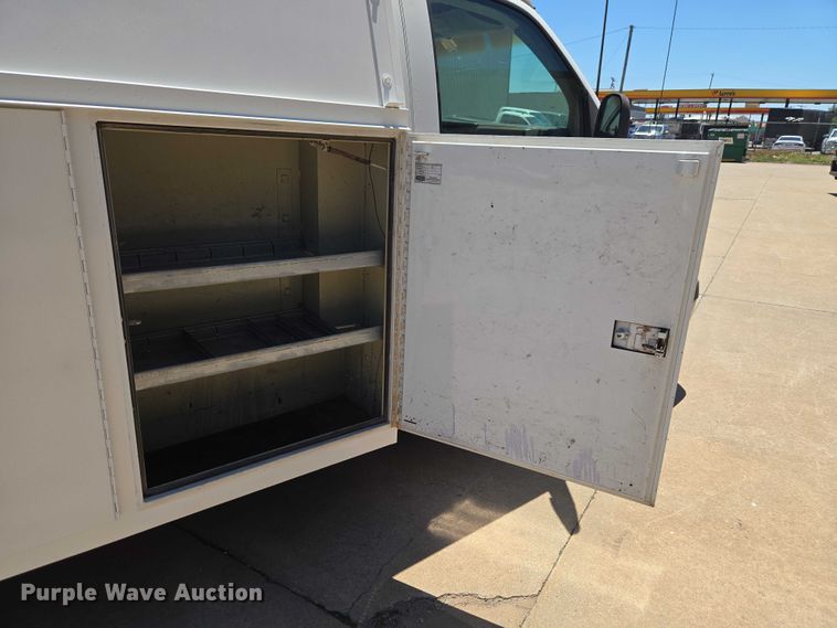 image for item EW0140 2003 Chevrolet Express utility van