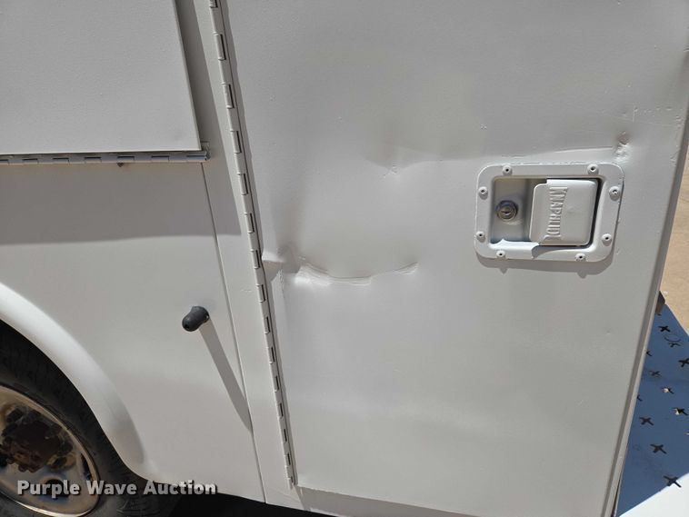 image for item EW0140 2003 Chevrolet Express utility van