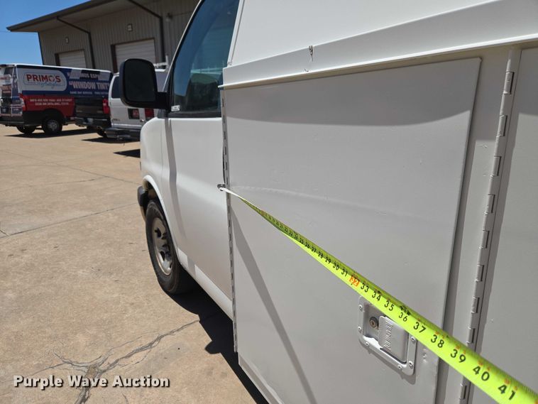 image for item EW0140 2003 Chevrolet Express utility van