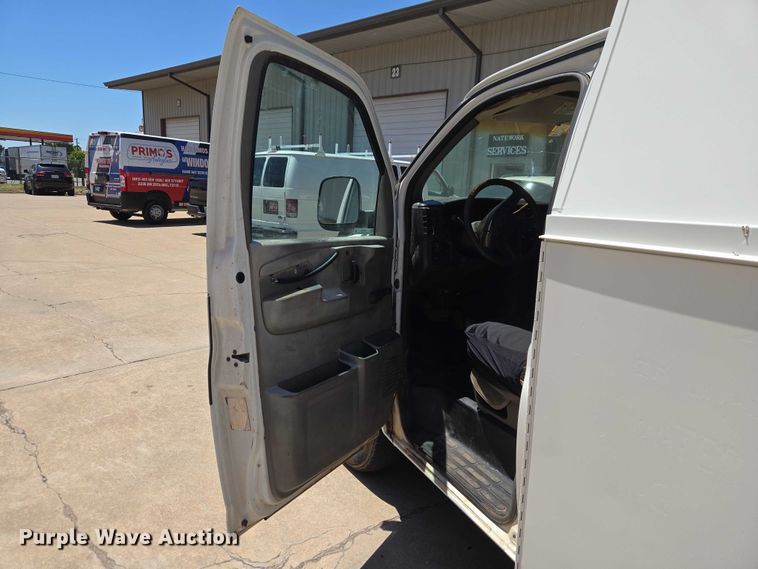 image for item EW0140 2003 Chevrolet Express utility van