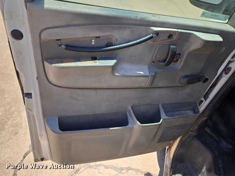 image for item EW0140 2003 Chevrolet Express utility van