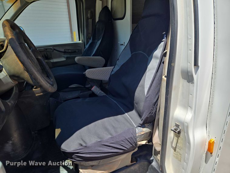 image for item EW0140 2003 Chevrolet Express utility van