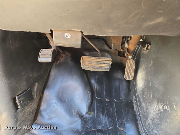 image for item EW0140 2003 Chevrolet Express utility van