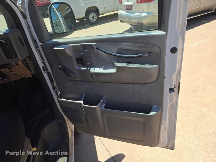 image for item EW0140 2003 Chevrolet Express utility van