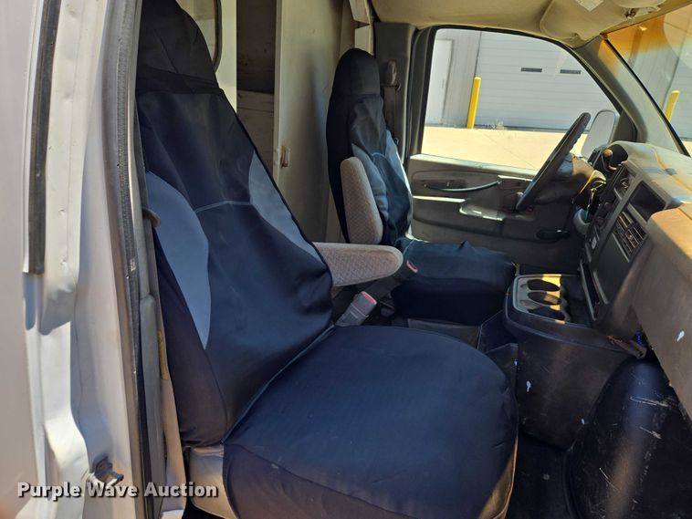image for item EW0140 2003 Chevrolet Express utility van
