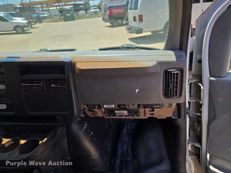 image for item EW0140 2003 Chevrolet Express utility van