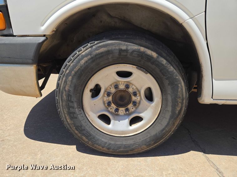 image for item EW0140 2003 Chevrolet Express utility van