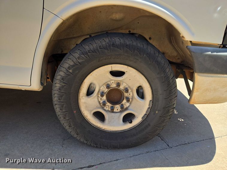 image for item EW0140 2003 Chevrolet Express utility van