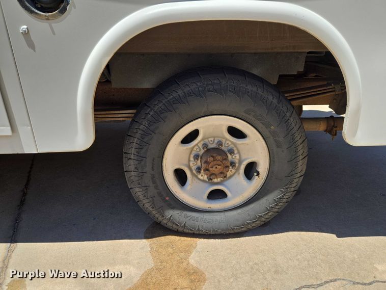 image for item EW0140 2003 Chevrolet Express utility van