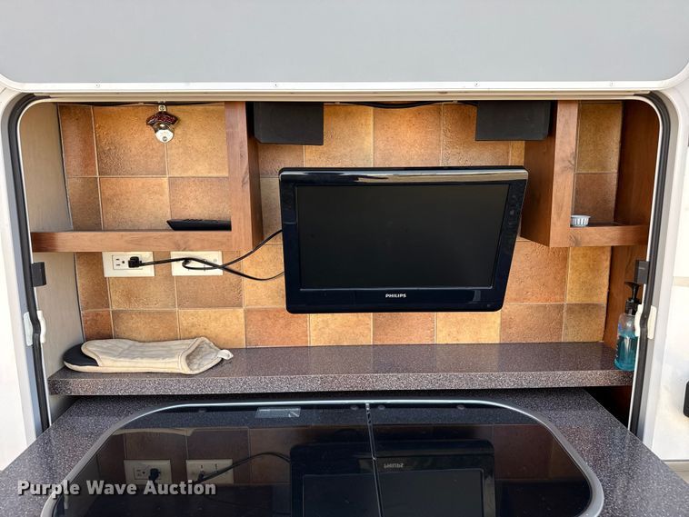 image for item EW4582 2011 Mesa Ridge MR243F camper