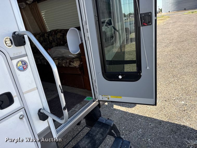 image for item EW4582 2011 Mesa Ridge MR243F camper