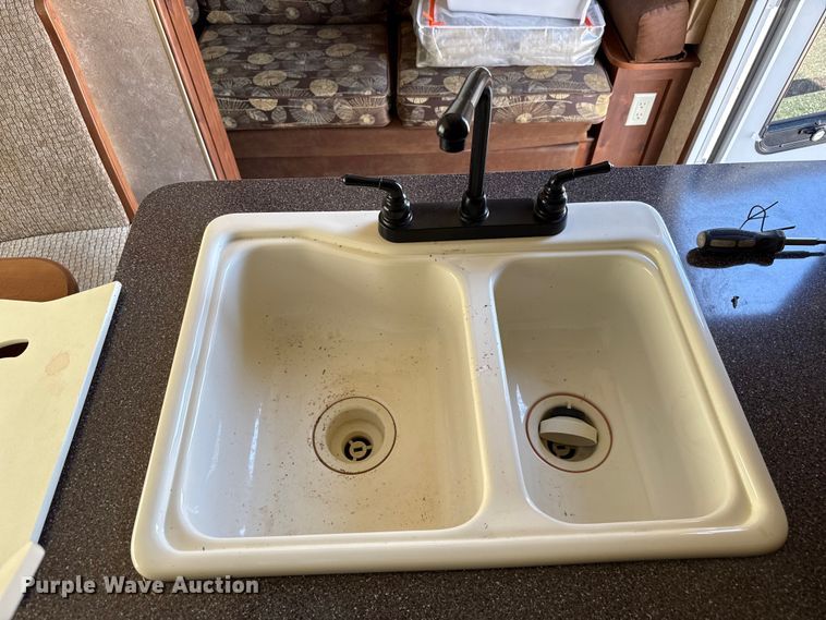 image for item EW4582 2011 Mesa Ridge MR243F camper