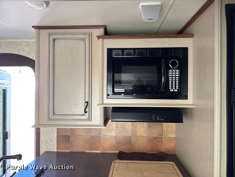 image for item EW4582 2011 Mesa Ridge MR243F camper