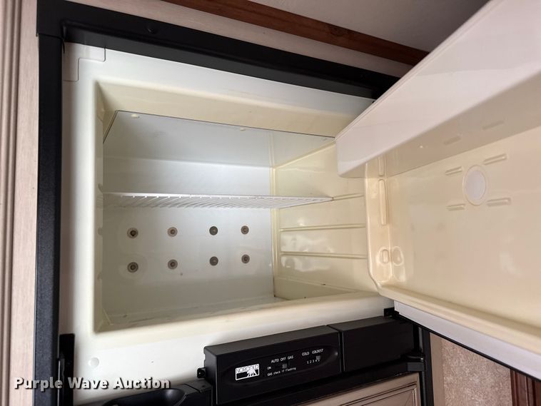 image for item EW4582 2011 Mesa Ridge MR243F camper
