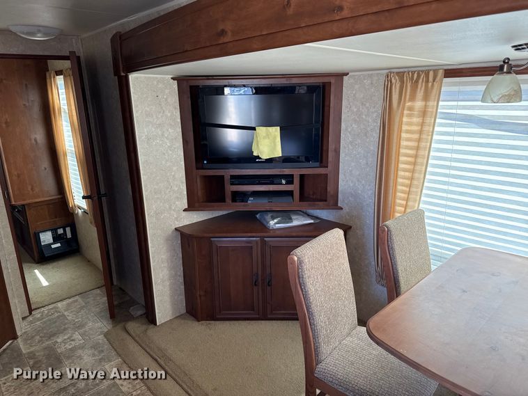 image for item EW4582 2011 Mesa Ridge MR243F camper