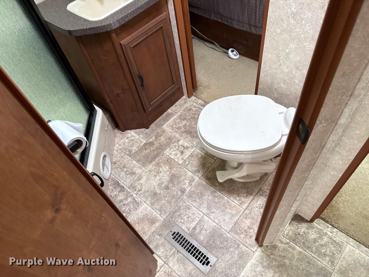 image for item EW4582 2011 Mesa Ridge MR243F camper