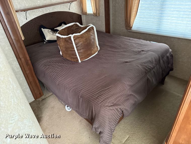 image for item EW4582 2011 Mesa Ridge MR243F camper