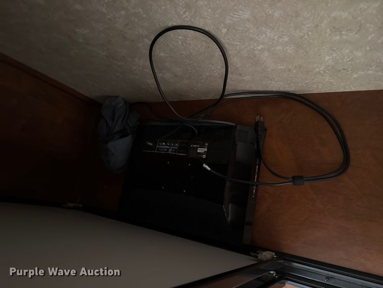 image for item EW4582 2011 Mesa Ridge MR243F camper