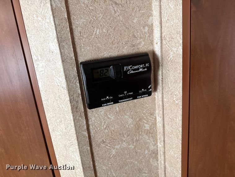 image for item EW4582 2011 Mesa Ridge MR243F camper