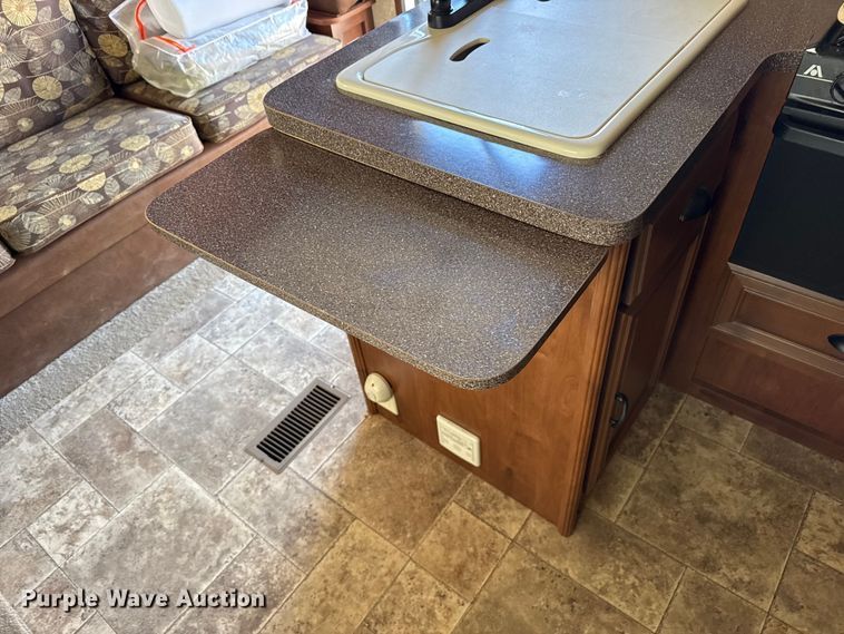 image for item EW4582 2011 Mesa Ridge MR243F camper