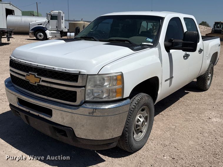 image for item EW4586 2013 Chevrolet Silverado 2500HD Crew Cab pickup truck