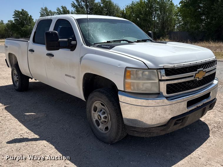 image for item EW4586 2013 Chevrolet Silverado 2500HD Crew Cab pickup truck