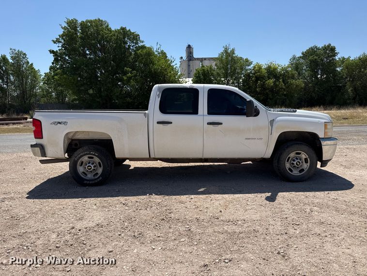 image for item EW4586 2013 Chevrolet Silverado 2500HD Crew Cab pickup truck