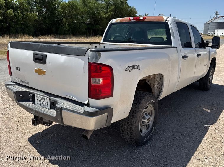 image for item EW4586 2013 Chevrolet Silverado 2500HD Crew Cab pickup truck