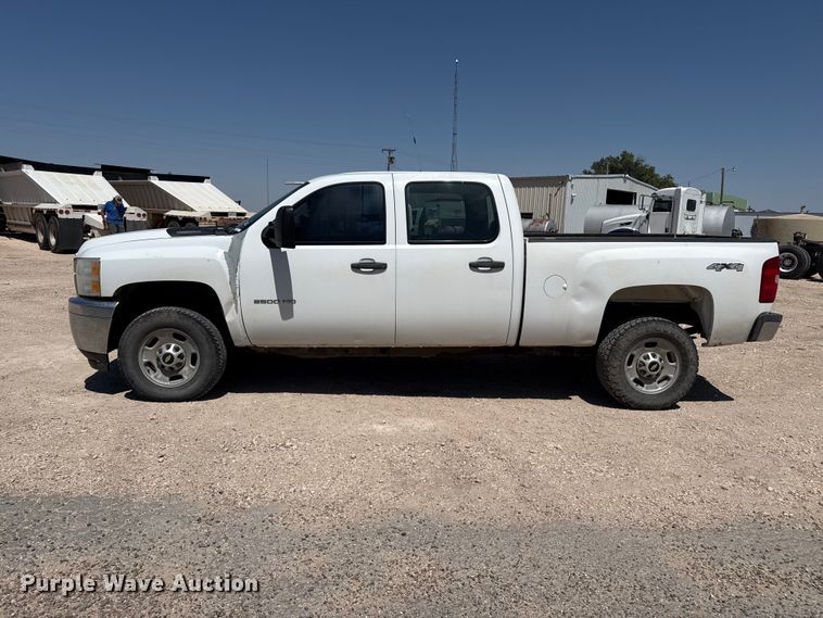 image for item EW4586 2013 Chevrolet Silverado 2500HD Crew Cab pickup truck