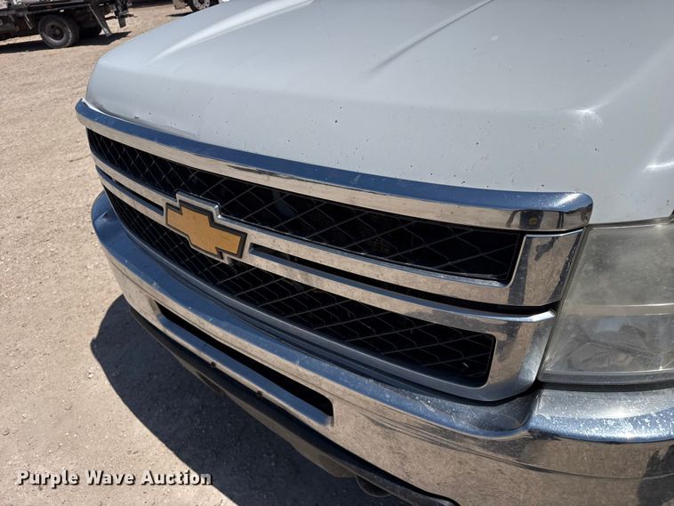 image for item EW4586 2013 Chevrolet Silverado 2500HD Crew Cab pickup truck