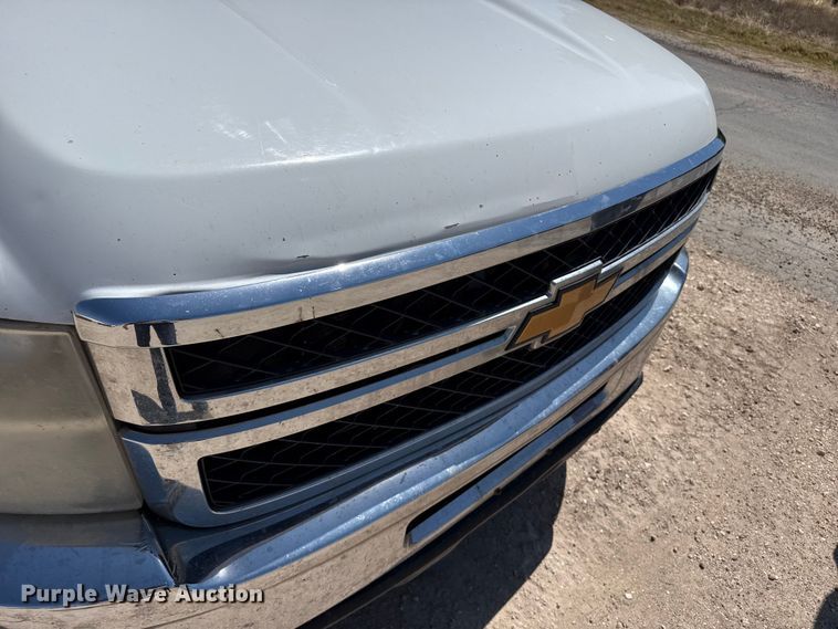 image for item EW4586 2013 Chevrolet Silverado 2500HD Crew Cab pickup truck