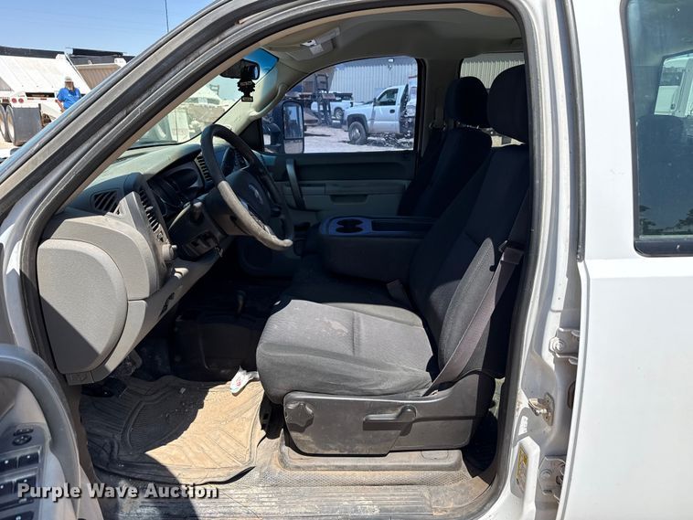 image for item EW4586 2013 Chevrolet Silverado 2500HD Crew Cab pickup truck