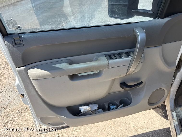 image for item EW4586 2013 Chevrolet Silverado 2500HD Crew Cab pickup truck