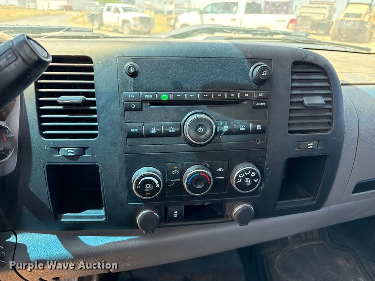 image for item EW4586 2013 Chevrolet Silverado 2500HD Crew Cab pickup truck