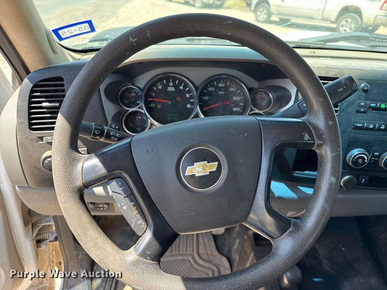 image for item EW4586 2013 Chevrolet Silverado 2500HD Crew Cab pickup truck