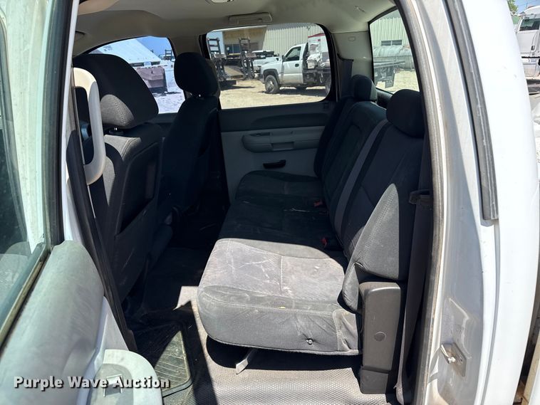 image for item EW4586 2013 Chevrolet Silverado 2500HD Crew Cab pickup truck