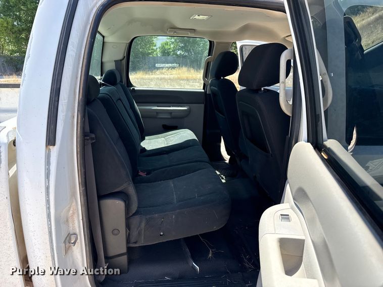 image for item EW4586 2013 Chevrolet Silverado 2500HD Crew Cab pickup truck