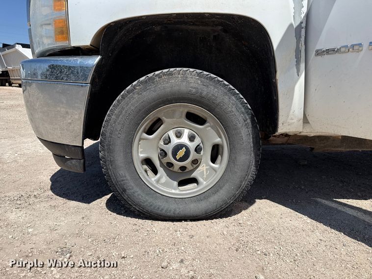 image for item EW4586 2013 Chevrolet Silverado 2500HD Crew Cab pickup truck