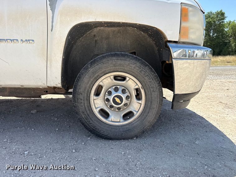 image for item EW4586 2013 Chevrolet Silverado 2500HD Crew Cab pickup truck