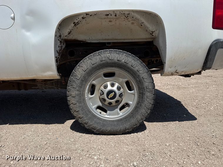 image for item EW4586 2013 Chevrolet Silverado 2500HD Crew Cab pickup truck