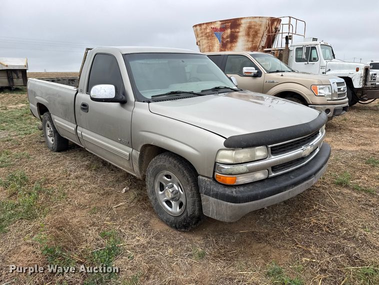 image for item FB6498 2000 Chevrolet Silverado 1500 pickup truck
