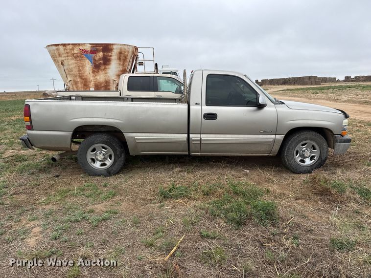 image for item FB6498 2000 Chevrolet Silverado 1500 pickup truck