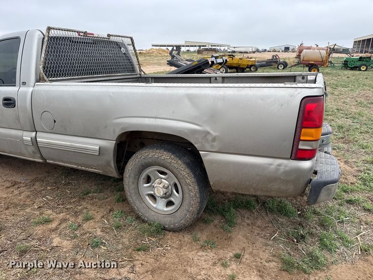 image for item FB6498 2000 Chevrolet Silverado 1500 pickup truck
