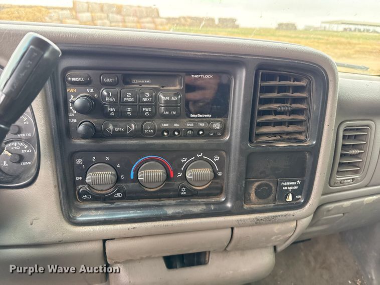 image for item FB6498 2000 Chevrolet Silverado 1500 pickup truck