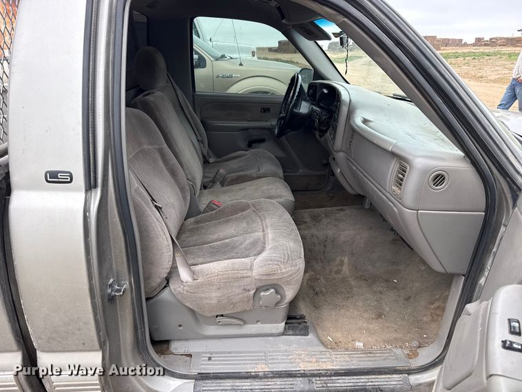image for item FB6498 2000 Chevrolet Silverado 1500 pickup truck