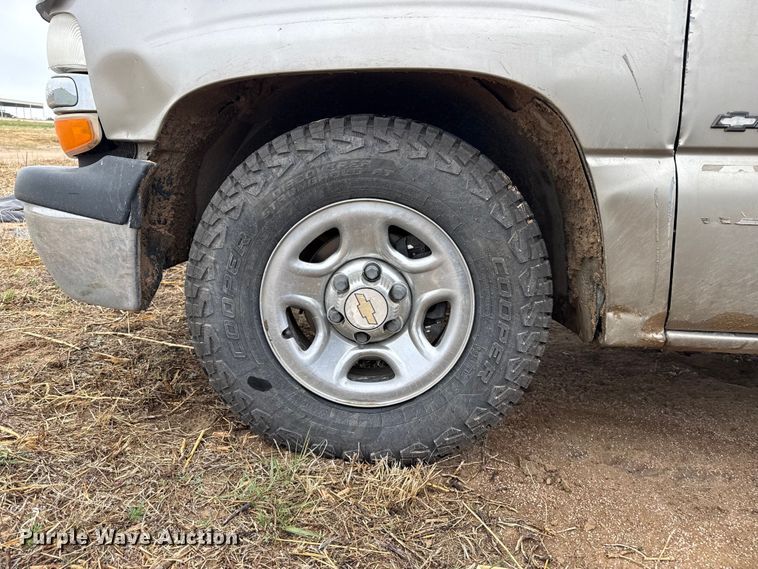 image for item FB6498 2000 Chevrolet Silverado 1500 pickup truck
